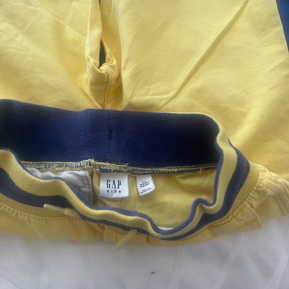 Ralph Lauren top and Gap Shorts - Picture 2 of 3